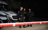 Photo d'illustration : La police sur la scène d'un quadruple homicide à Abu Snan, une ville du nord d'Israël, le 22 août 2023. (Crédit : Shir Torem/Flash90)