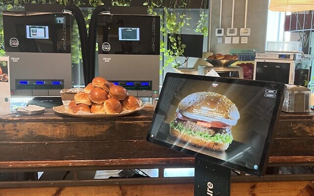 Les robots-chefs de SavorEat déployés à l'université de Denver. (Autorisation)