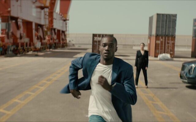 Chancela Mongoza dans le rôle d'Omari dans "Running on sand", nominé pour le prix du meilleur film de fiction aux Ophirs 2023. '(Autorisation)