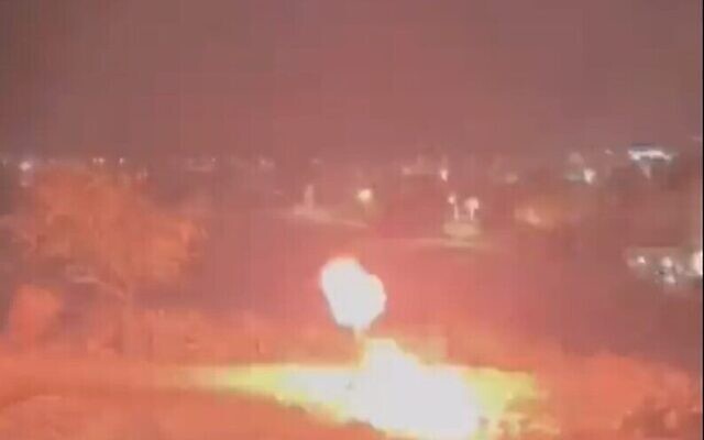 Capture d'écran d'une vidéo montrant le tir d'une roquette dans la ville bédouine de Tuba-Zangariyye, dans le nord du pays, au mois de septembre 2023. (Capture d'écran/ X. Used in accordance with Clause 27a of the Copyright Law) Capture d'écran d'une vidéo montrant le tir d'une roquette dans la ville bédouine de Tuba-Zangariyye, dans le nord du pays, au mois de septembre 2023. (Capture d'écran/ X. Used in accordance with Clause 27a of the Copyright Law)
