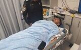 Un policier poignardé lors d'une manifestation en août 2023. (Crédit : Porte-parole de la police)