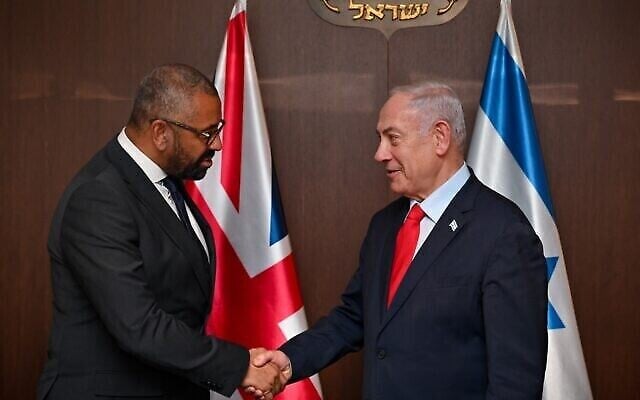 Le Premier ministre Benjamin Netanyahu rencontre le ministre britannique des Affaires étrangères James Cleverly à Jérusalem, le 11 septembre 2023. (Crédit : Kobi Gideon/GPO)