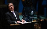 Le président colombien Gustavo Petro Urrego s'adressant à la 78 ᵉ session de l'Assemblée générale des Nations unies, au siège de l'ONU, à New York, le 19 septembre 2023. (Crédit : Adam Gray/Getty Images/AFP)