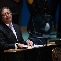 Le président colombien Gustavo Petro Urrego s'adressant à la 78 ᵉ session de l'Assemblée générale des Nations unies, au siège de l'ONU, à New York, le 19 septembre 2023. (Crédit : Adam Gray/Getty Images/AFP)
