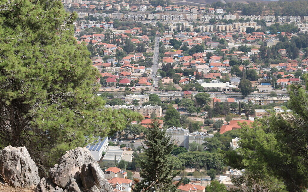 Vue depuis le belvédère dédié au premier sergent Liran Saadia sur le Mont Naphtali. (Crédit : Shmuel Bar-Am)