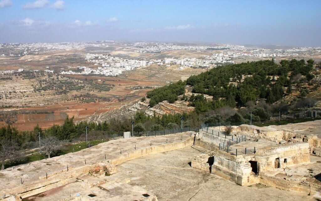 Vue depuis le belvédère de Nebi Samuel. (Crédit : Shmuel Bar-Am)