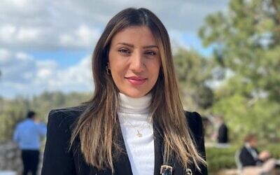 Sondos Alhoot, membre de Yesh Atid et candidate au conseil municipal de Jérusalem sur la liste  'Kol Toshaveha' lors des élections municipales de 2023, le 9 mars 2023. (Autorisation)