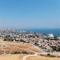 Le centre-ville de Tibériade, sur la rive ouest de la mer de Galilée, le 23 août 2023. (Crédit : Canaan Lidor/Times of Israel)
