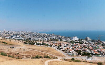 Le centre-ville de Tibériade, sur la rive ouest de la mer de Galilée, le 23 août 2023. (Crédit : Canaan Lidor/Times of Israel) Le centre-ville de Tibériade, sur la rive ouest de la mer de Galilée, le 23 août 2023. (Crédit : Canaan Lidor/Times of Israel)