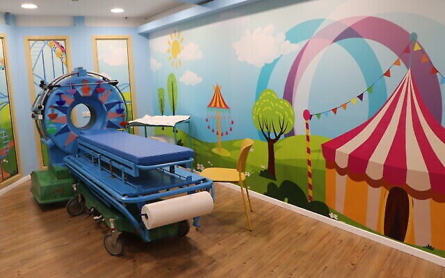 Salle d'IRM et de scanner 'Simul Park' pour enfants du centre hospitalier Sheba. (Avec l'aimable autorisation de Place2Heal) Salle d'IRM et de scanner 'Simul Park' pour enfants du centre hospitalier Sheba. (Avec l'aimable autorisation de Place2Heal)