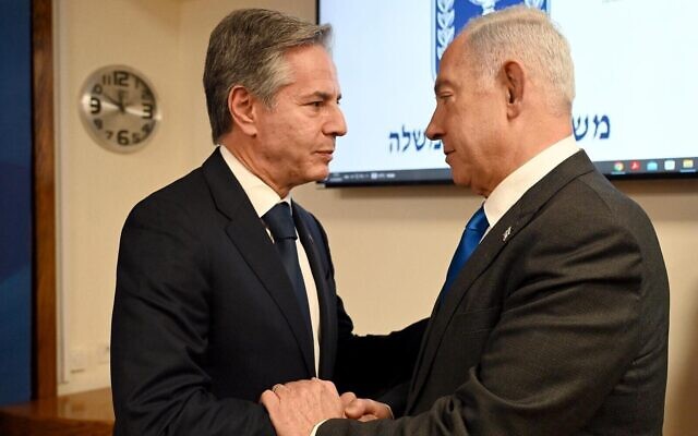 Le Premier ministre Benjamin Netanyahu (à droite) rencontre le secrétaire d'État américain Antony Blinken à Tel Aviv, le 12 octobre 2023 (Crédit : Haim Zach/GPO) Le Premier ministre Benjamin Netanyahu (à droite) rencontre le secrétaire d'État américain Antony Blinken à Tel Aviv, le 12 octobre 2023 (Crédit : Haim Zach/GPO)