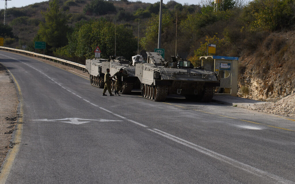 Des troupes de Tsahal sont vues dans le nord d'Israël, à côté de la frontière avec le Liban, le 24 octobre 2023. (Crédit : Ayal Margolin/Flash90)