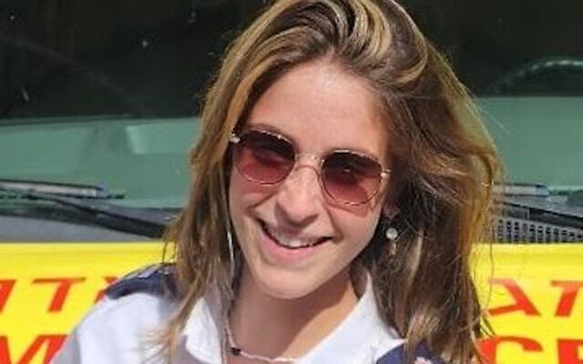 Amit Mann, secouriste du Magen David Adom et instructrice de cours de secourisme, a été assassinée par des terroristes du Hamas qui ont pris d'assaut le dispensaire du kibboutz Beeri où elle soignait les blessés, le 7 octobre 2023. (Crédit : MDA)