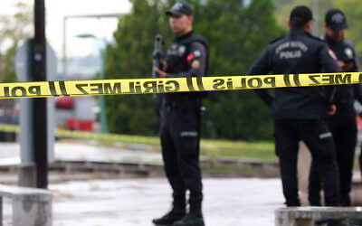 Des membres des forces spéciales turques sécurisent le secteur du ministère de l'Intérieur après un attentat à Ankara, le 1er octobre 2023. (Crédit : Adem Altan/AFP)