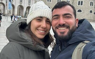 Niv Raviv (à gauche) et Nirel Zini. (Crédit : Autorisation)