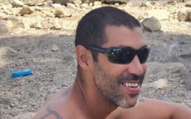 Tamir Adar, 38 ans, enlevé par des terroristes du Hamas alors qu'il défendait son kibboutz, Nir Oz, le 7 octobre 2023. (Autorisation) Tamir Adar, 38 ans, enlevé par des terroristes du Hamas alors qu'il défendait son kibboutz, Nir Oz, le 7 octobre 2023. (Autorisation)