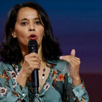 L’humoriste et chroniqueuse de France Inter Sophia Aram, à Paris, en juin 2021. (Crédit : Ludovic MARIN / AFP)