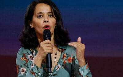 L’humoriste et chroniqueuse de France Inter Sophia Aram, à Paris, en juin 2021. (Crédit : Ludovic MARIN / AFP)