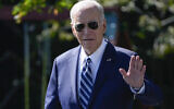 Le président américain Joe Biden se dirige vers Marine One, à la Maison Blanche, à Washington, le 13 octobre 2023. (Crédit :  Susan Walsh/AP Photo)