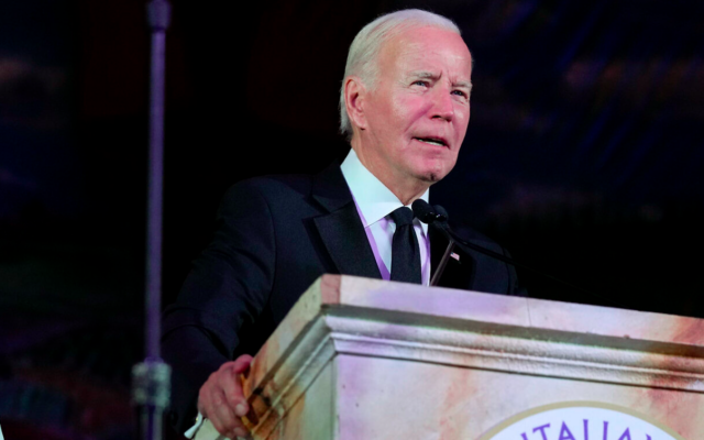 Le président Joe Biden lors du gala du 48e anniversaire de la National Italian American Foundation, le 14 octobre 2023, à Washington. (Crédit : AP/Manuel Balce Ceneta)