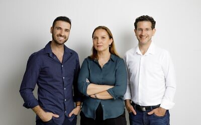 L'équipe de Clarity est composée du PDG Michael Matias, à gauche, du Dr. Natalie Fridman, responsable de la technologie, et de Gil Avriel, responsable de la stratégie. (Crédit : Autorisation)