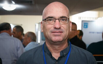 Le président du Conseil régional de Shaar HaNegev tué le 7-Octobre, Ofir Libstein, à Ashkelon, le 27 novembre 2018. (Crédit : Flash90)