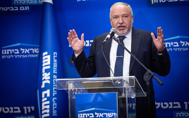 Le leader d'Yisrael Beytenu, Avigdor Liberman, s'exprimant lors d'une réunion de faction, à la Knesset, le 3 juillet 2023. (Crédit : Yonatan Sindel/Flash90) Le leader d'Yisrael Beytenu, Avigdor Liberman, s'exprimant lors d'une réunion de faction, à la Knesset, le 3 juillet 2023. (Crédit : Yonatan Sindel/Flash90)