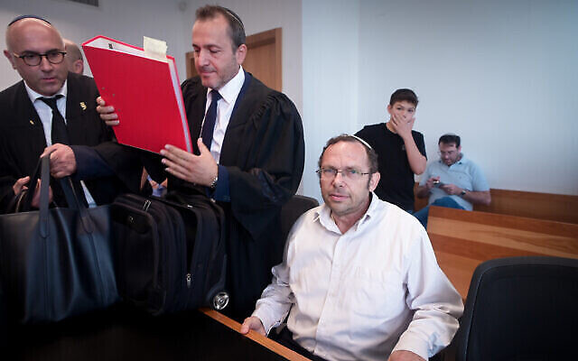 Israel Zeira, le chef de Rosh Yehudi, arrive pour un arbitrage au tribunal de district de Tel Aviv à Tel Aviv, le 4 octobre 2023. (Crédit : Avshalom Sassoni/Flash90) Israel Zeira, le chef de Rosh Yehudi, arrive pour un arbitrage au tribunal de district de Tel Aviv à Tel Aviv, le 4 octobre 2023. (Crédit : Avshalom Sassoni/Flash90)