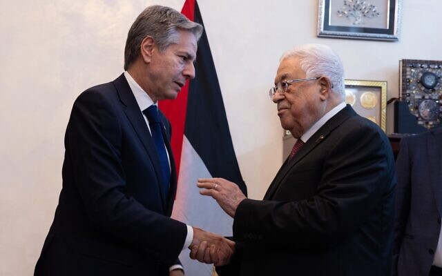 Le secrétaire d'État américain Antony Blinken rencontrant le président de l'Autorité palestinienne Mahmoud Abbas, en Jordanie, le 13 octobre 2023. (Crédit : Département d'État américain) Le secrétaire d'État américain Antony Blinken rencontrant le président de l'Autorité palestinienne Mahmoud Abbas, en Jordanie, le 13 octobre 2023. (Crédit : Département d'État américain)
