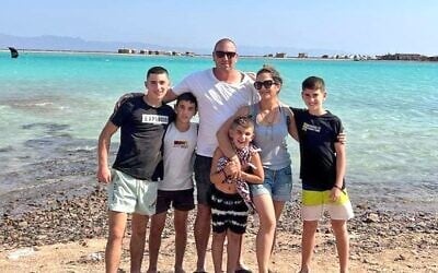 Rinat et Chen Even avec Alon, Tomer, Nir et Ido. (Autorisation)