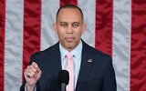 Le chef de la minorité de la Chambre des représentants, Hakeem Jeffries (NY), au Capitole de Washington, le 25 octobre 2023. (Crédit : Alex Brandon/AP Photo)