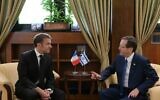 Le président Isaac Herzog rencontrant le président français Emanuel Macron, à la résidence présidentielle, à Jérusalem, le 24 octobre 2023. (Crédit : Amos Ben-Gershom/GPO)