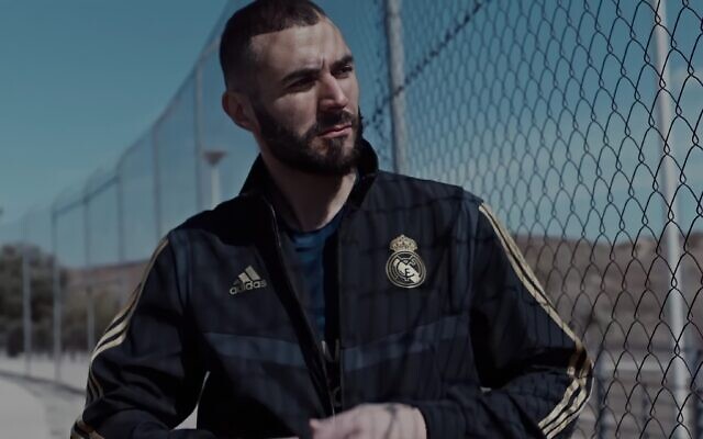 Karim Benzema dans un clip du Real Madrid en 2019. (Crédit : Wikipedia ; CC BY 3.0 DEED)