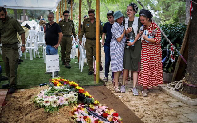 Les funérailles du soldat Ori Mordecai Shany au cimetière militaire du mont Herzl à Jérusalem, le 10 octobre 2023. (Crédit : Noam Revkin Fenton/Flash90)