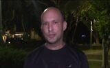 L'ancien Premier ministre Naftali Bennett s'exprimant devant les caméras de la Douzième chaîne dans le sud d'Israël, le 9 octobre 2023. (Crédit : Capture d'écran ; utilisée conformément à l'article 27a de la loi sur les droits d'auteur)