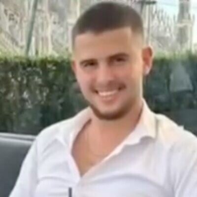 Le soldat Ron Sherman retenu en captivité par le Hamas depuis son enlèvement sur une base militaire à la frontière de Gaza, le 7 octobre 2023. (Crédit : Autorisation) Le soldat Ron Sherman retenu en captivité par le Hamas depuis son enlèvement sur une base militaire à la frontière de Gaza, le 7 octobre 2023. (Crédit : Autorisation)