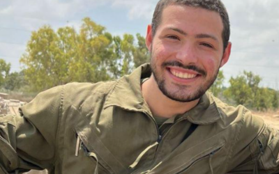 Itay Chen, 19 ans, originaire de Netanya, déclaré mort au combat, en service près de la frontière de Gaza, dont le corps est détenu dans les geôles du Hamas depuis le 7 octobre 2023. (Crédit : Autorisation)
