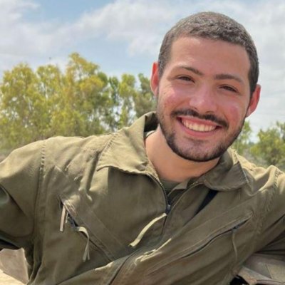 Itay Chen, 19 ans, originaire de Netanya, déclaré mort au combat, en service près de la frontière de Gaza, dont le corps est détenu dans les geôles du Hamas depuis le 7 octobre 2023. (Crédit : Autorisation)