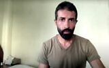 'Le fils de l'un des fondateurs du Hamas,  Mosab Hassan Yousef, pendant un entretien à la télévision britannique avec le journaliste  Piers Morgan, le 26 octobre 2023. (Capture d'écran : YouTube)