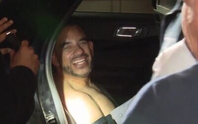 Le suspect d'une agression antisémite, à Los Angeles, le 25 octobre 2023. (Crédit : Capture d'écran Fox 11 news)
