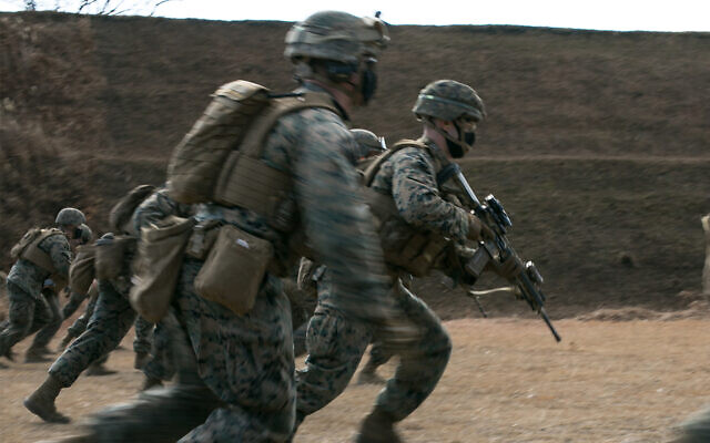 Illustration : des Marines en exercice au Japon, le 9 décembre 2020. (Crédit : US Marine Corps/Cpl. Levi J. Guerra) Illustration : des Marines en exercice au Japon, le 9 décembre 2020. (Crédit : US Marine Corps/Cpl. Levi J. Guerra)