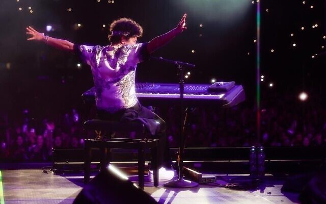 La pop-star Bruno Mars se produira à Tel Aviv le 4 et le 7 octobre 2023 après un concert à Tbilisi, en Géorgie. (Autorisation : B.N.)