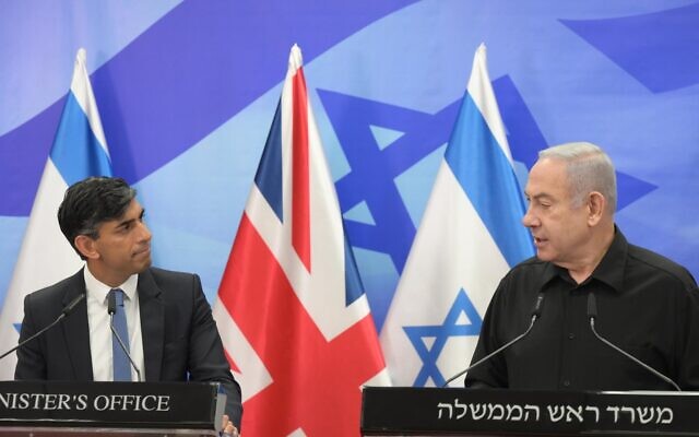 Le Premier ministre Benjamin Netanyahu, à droite, rencontrant le Premier ministre britannique Rishi Sunak, à Jérusalem, le 19 octobre 2023. (Crédit : Amos Ben Gershom/GPO)
