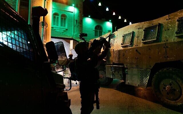 Illustration : Des soldats israéliens interviennent en Cisjordanie, au matin du 4 octobre 2023. (Crédit : Armée israélienne) Illustration : Des soldats israéliens interviennent en Cisjordanie, au matin du 4 octobre 2023. (Crédit : Armée israélienne)