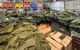 Illustration : Uniformes et gilets pare-balles préparés pour la distribution aux réservistes, le 10 octobre 2023. (Crédit : Armée israélienne)