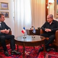Le Premier ministre Benjamin Netanyahu (à droite) rencontrant le président français  Emanuel Macron, à Jérusalem, le 24 octobre 2023. (Crédit : Kobi Gideon/GPO)