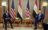 Le président américain Joe Biden et le président égyptien Abdel Fattah el-Sissi, le 16 juillet 2022, à Jeddah, en Arabie saoudite. (Crédit : Evan Vucci/AP)