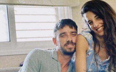 Ariel Cunio, à gauche, et Arbel Yehud, un couple qui a été capturé par des terroristes du Hamas le 7 octobre 2023. (Autorisation)