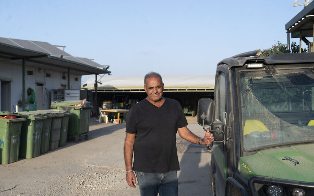 Rahamim Mughrabi dans son moshav près de Netivot, en Israël, le 9 novembre 2023. (Crédit : Canaan Lidor/Times of Israel)