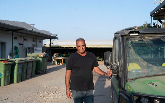Rahamim Mughrabi dans son moshav près de Netivot, en Israël, le 9 novembre 2023. (Crédit : Canaan Lidor/Times of Israel)